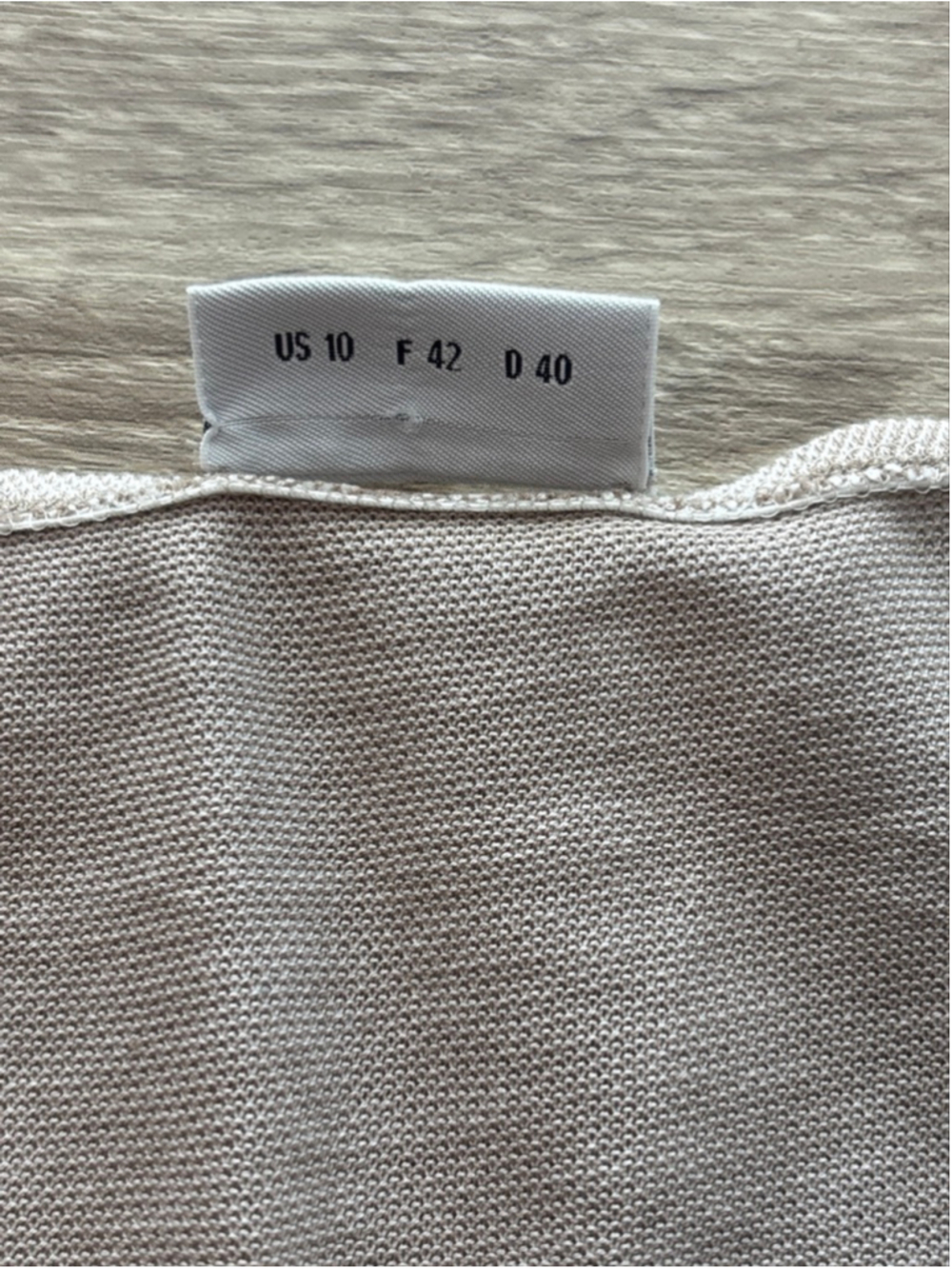 Akris Punto Cotton Beige Short Sleeve V-Neck Top Size 10 Minimalist Modern - Picture 4 of 9